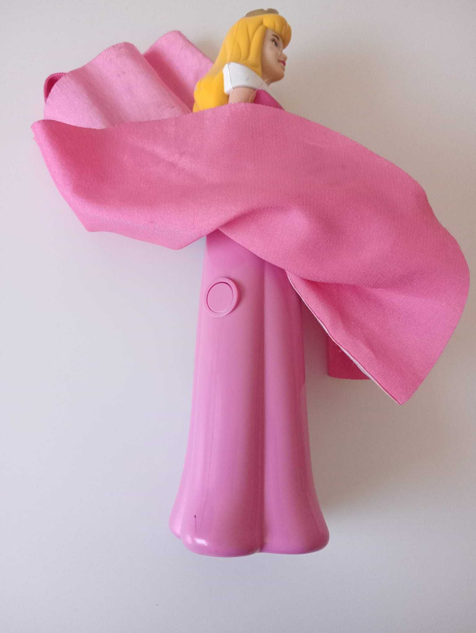 Boneca Aurora Disney com Saia Rotativa