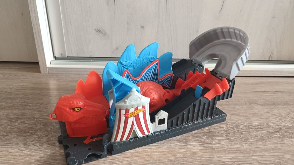 HOT WHEELS CITY Zestaw Atak Stegozaura