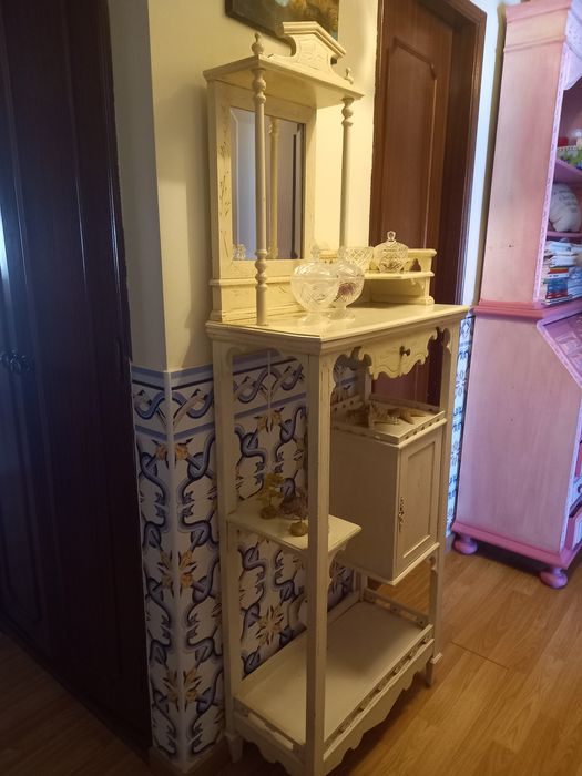 Móvel  antigo para recuperar