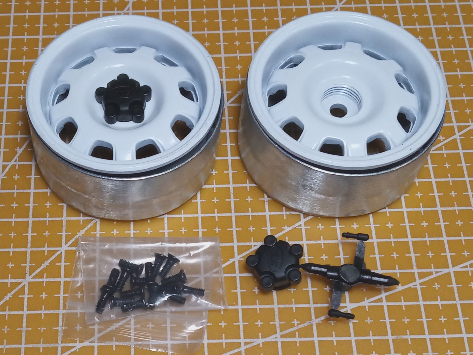 4 ciężkie stalowe felgi beadlock 1.9" 155g/szt TRX Land Rover TRAXXAS