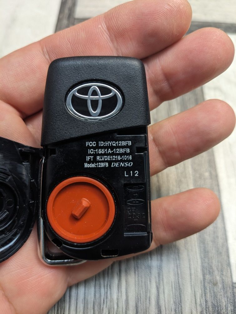 Ключ выкидной Toyota HYQ12BFB оригинал