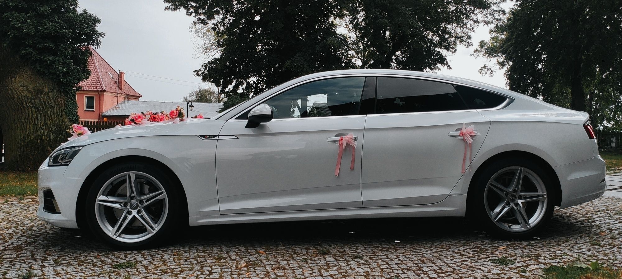 Samochód do ślubu / wesela młodej pary piękne białe audi A5 Sportback