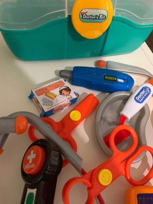 Набір лікаря для гри Doctors Kit 30564 Keenway Доктор