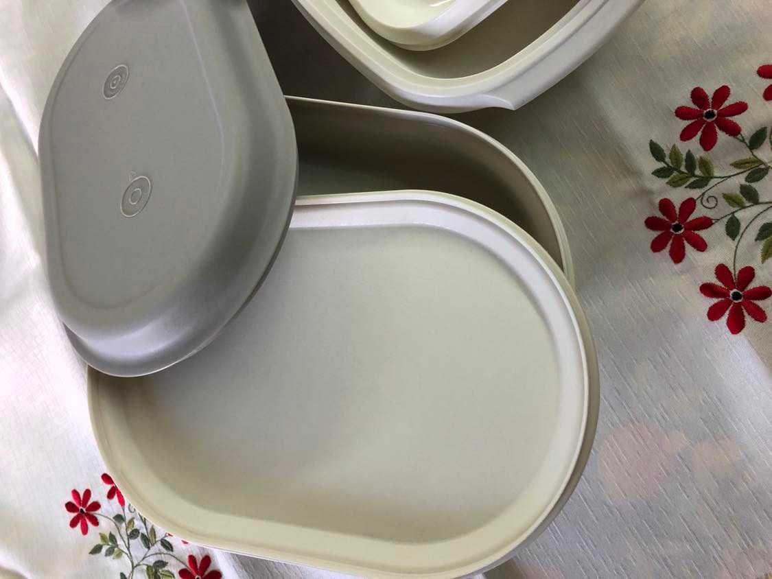 Caixas e taças Tupperware