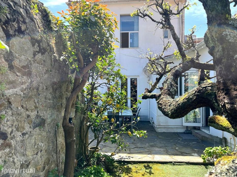 Moradia T3+1 com jardim na Foz Velha.