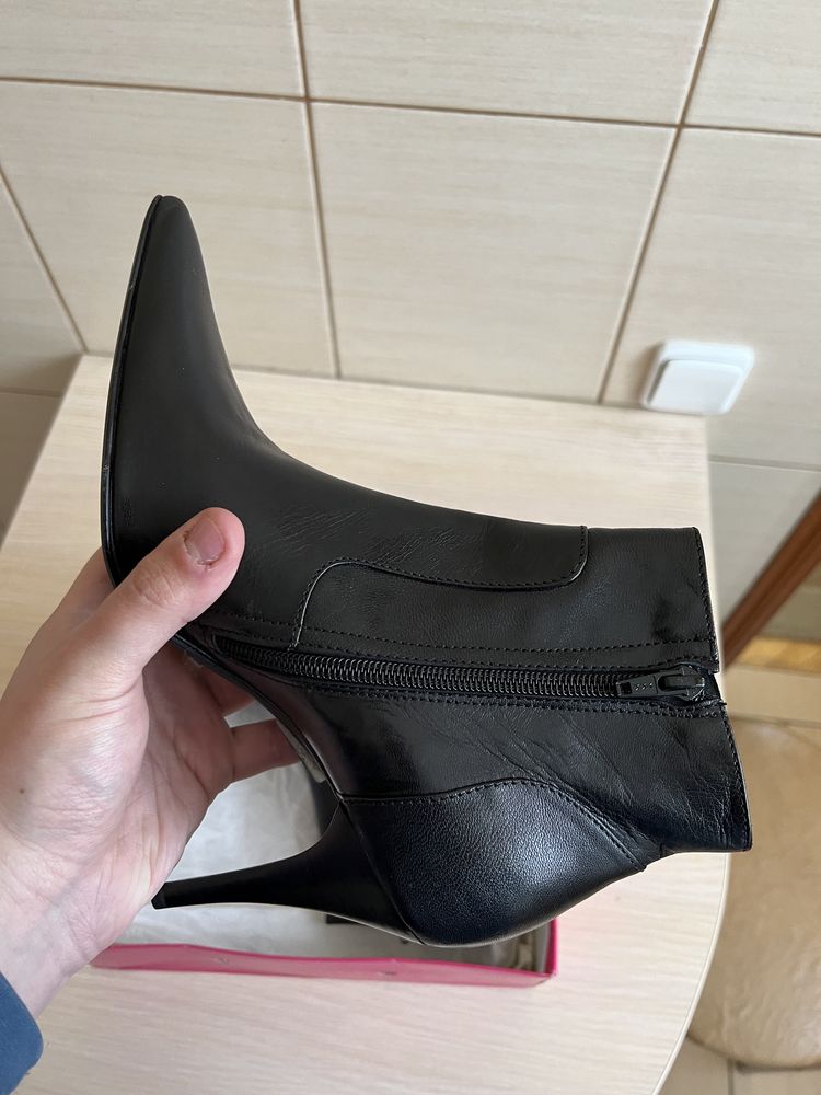 Жіночі шкіряні черевички Італія нові в коробці