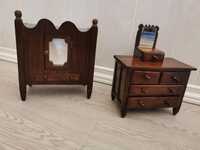 Mobília antiga em miniatura