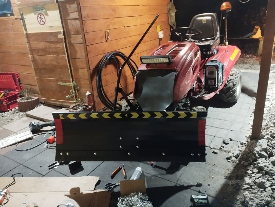 Pług śnieżny do traktorka kosiarki