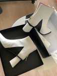 Botas em pele (preto e branco)