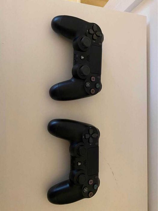 Comandos DualShock 4 Pretos – Usados, mas em Excelente Estado!