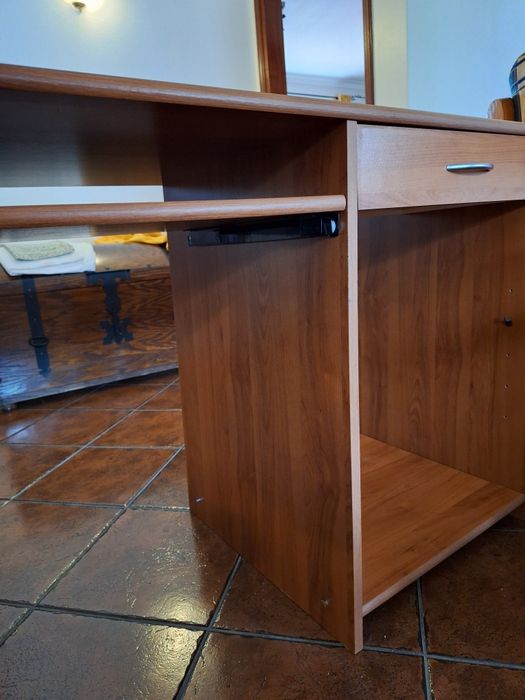 Secretária para escritório