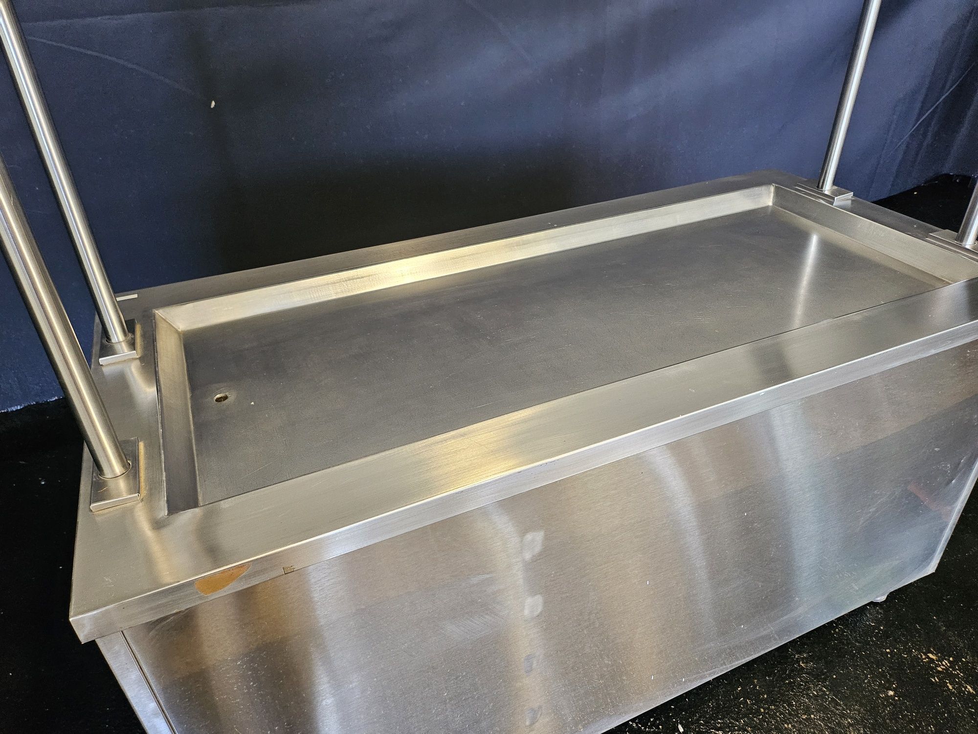 Mesa fria com vidro