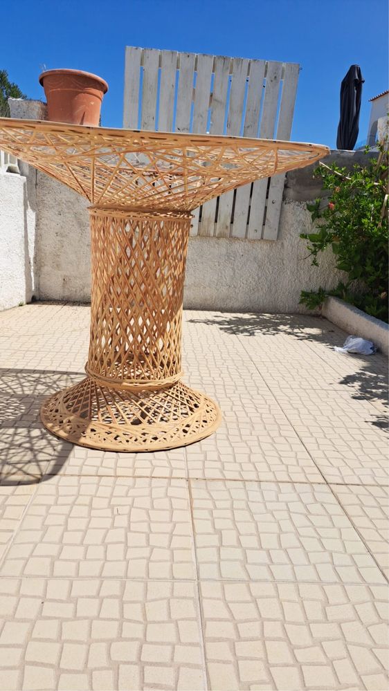 Mesa girissima em vime com tampo em vidro