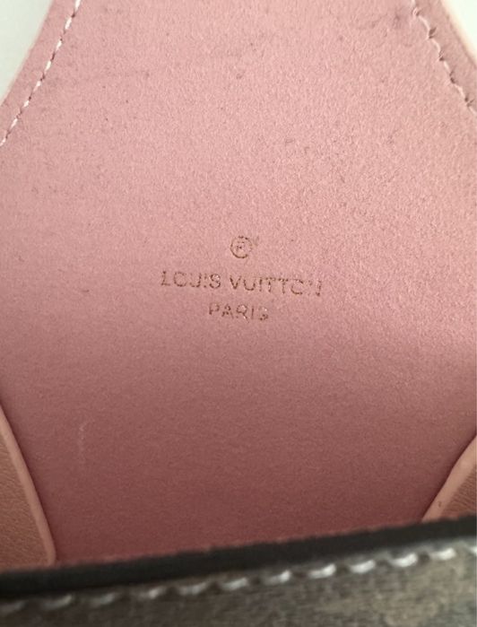 Nowe różowe etui na okulary Louis Vuitton