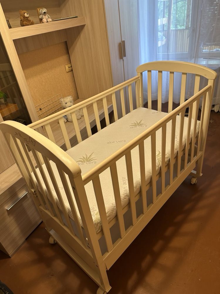 Продам детскую кровать (кроватку)