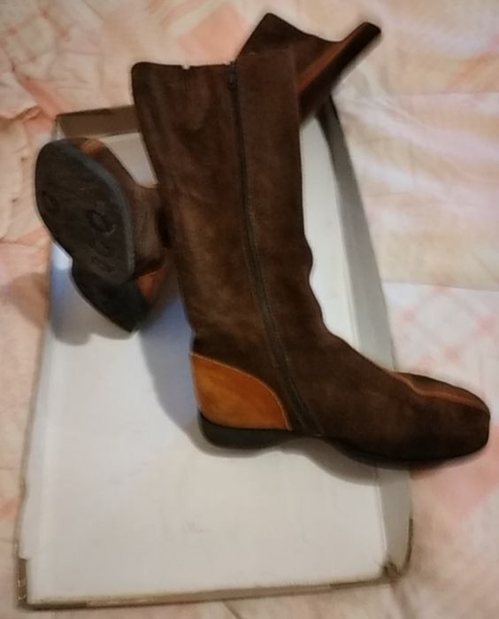 Botas em camurça, tamanho 36