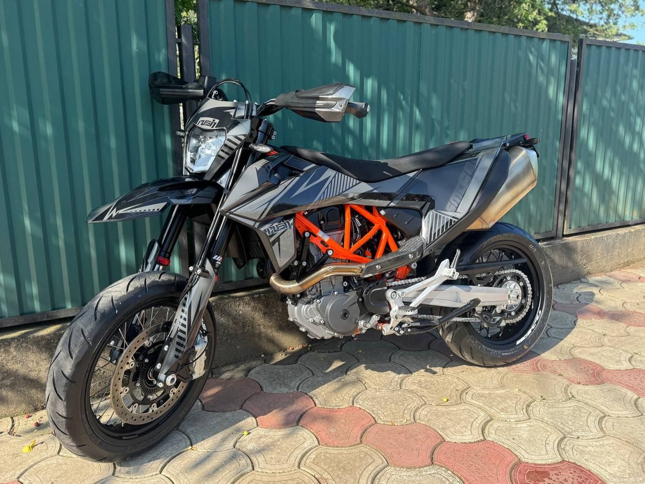 Мотоцикл  ktm smc690r свіжий