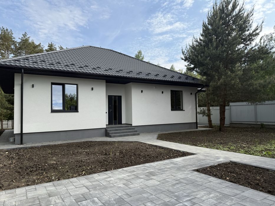 Продам будинок з ремонтом та бомбосховищем з виходом до лісу