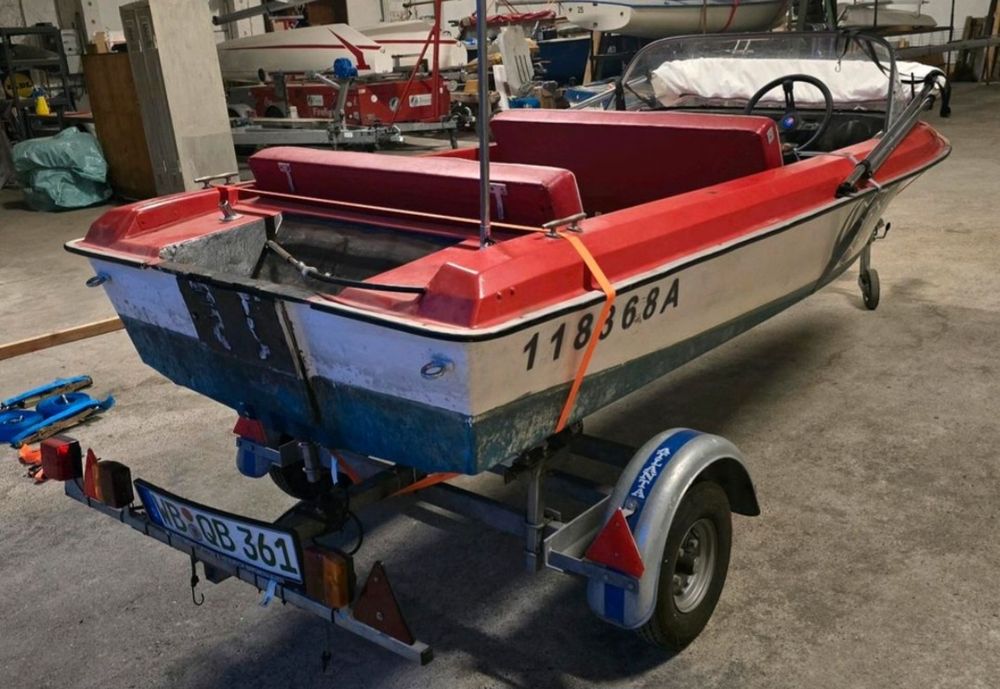 Łódź motorowa z przyczepką bez silnika