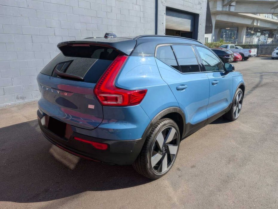 Volvo XC40      2023