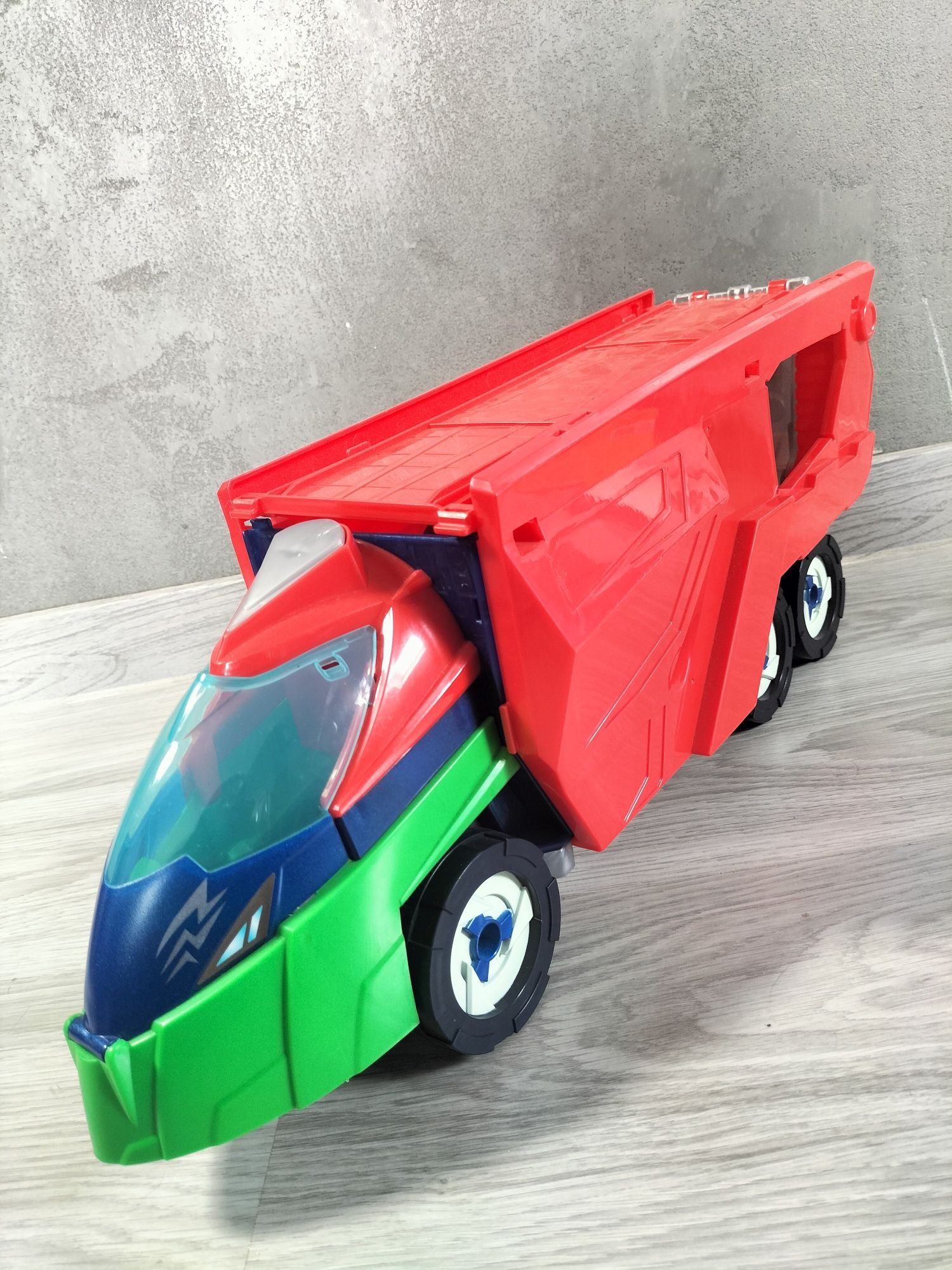 Duży pojazd transporter Pidżamersi Hasbro Pojazd transformujący PJ Mas