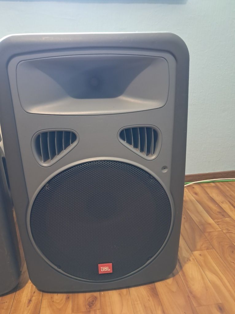 JBL EON 15 kolumny aktywne estradowe zestaw 

Power15

Powered Speaker