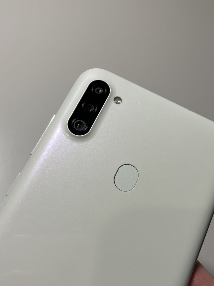 Смартфон Samsung Galaxy A11