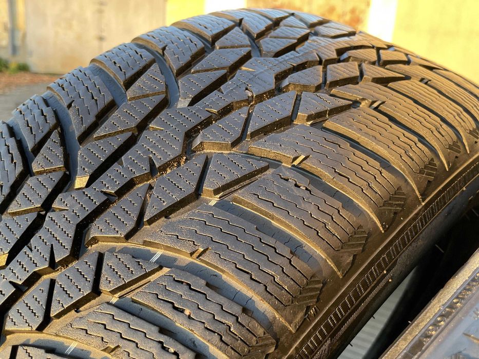 Зима 225/55R17 NOKIAN - 2шт. - из Германии - Есть и другие