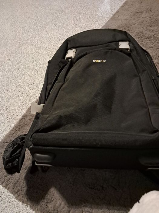 Mochila com trolley acolchoada com várias bolsas como nova