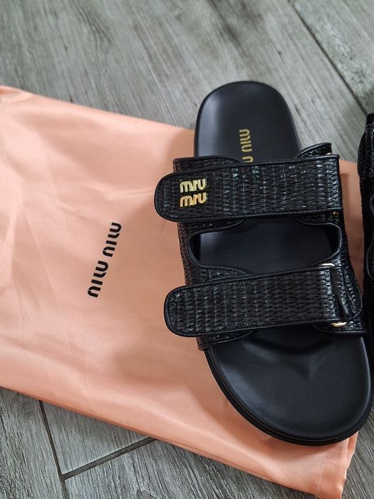 Miu miu klapki kultowy model