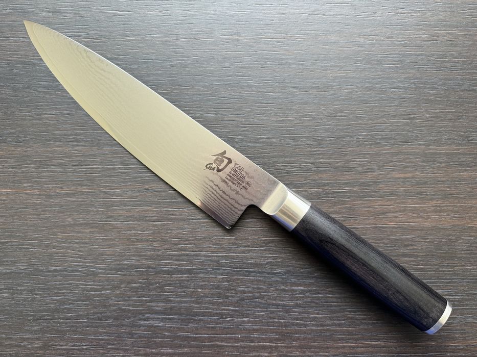 Японський професійний кухонний шеф-ніж Shun Classic