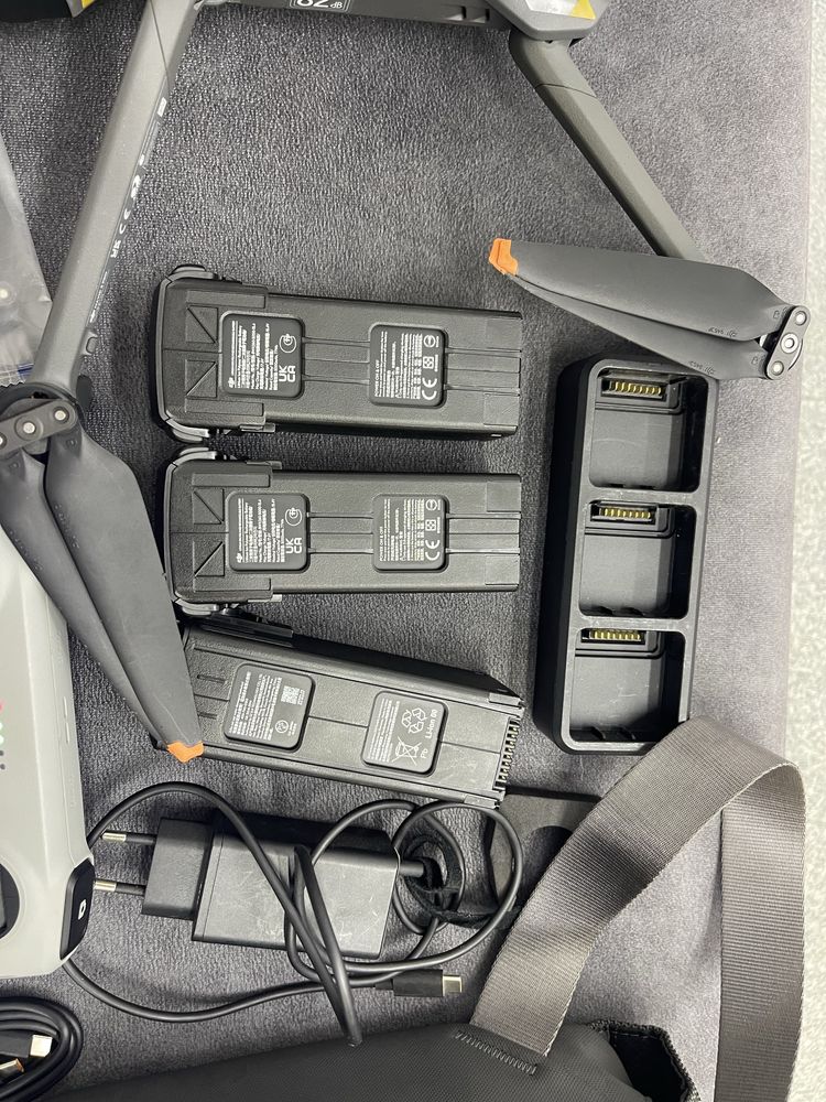 Квадрокоптер DJI Mavic 3 Pro