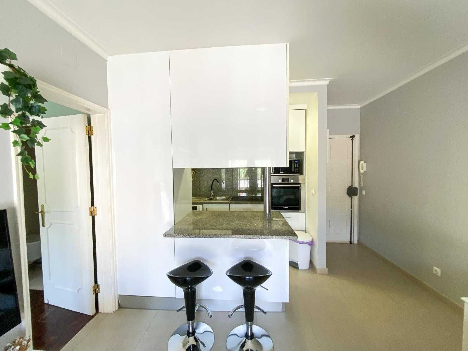 Apartamento T1 Renovado no Cobre, Cascais