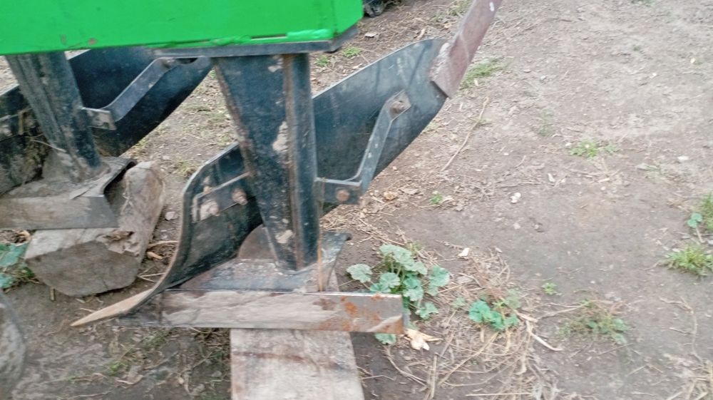 Продаю плуг 2 по 30