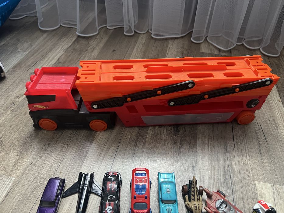 Фура HotWheels + машинки 34шт.