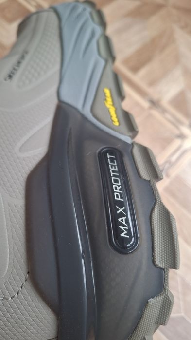 Кросовки комфорт Skechers MAX PROTECT. 42р.