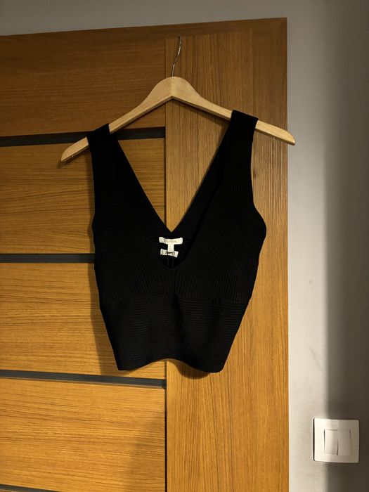 czarny crop top massimo dutti