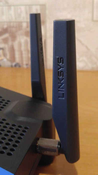 Легендарный роутер Linksys WRT 1900AC v1 (США)