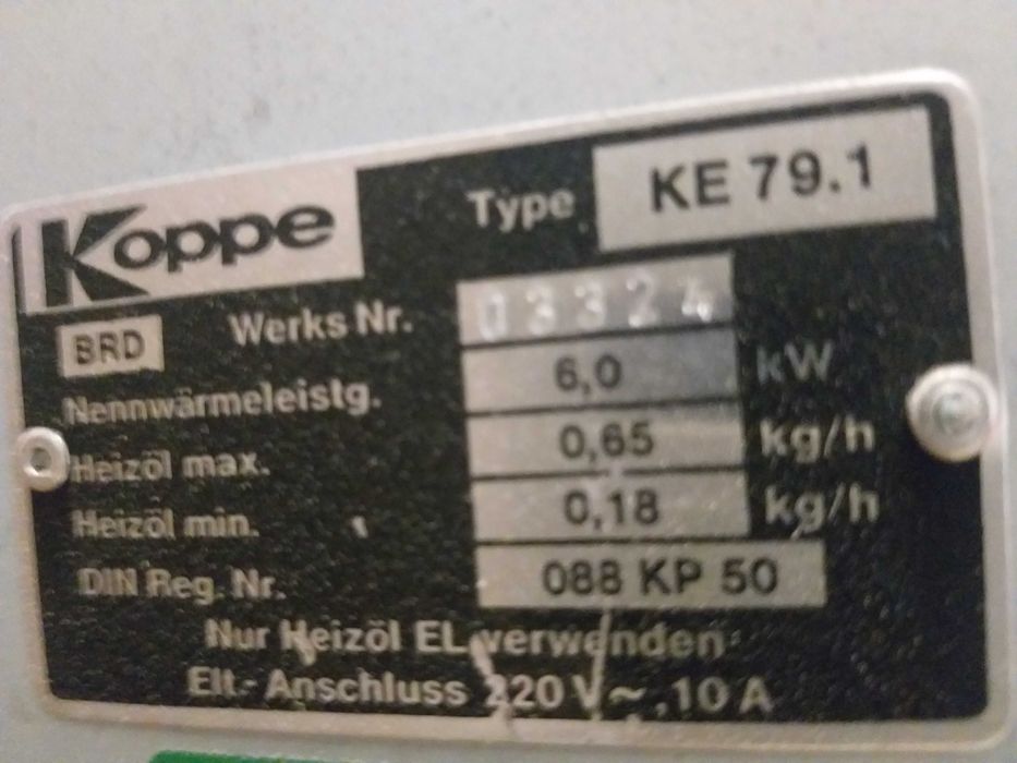 Piec  olejowy obudowany kaflami