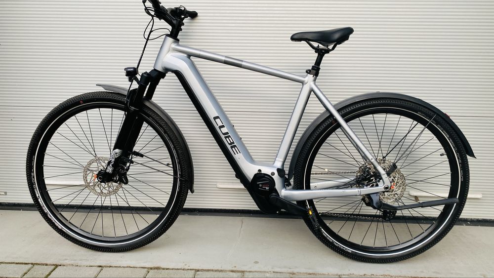 Rower Elektryczny Trekkingowy Cube Jak Nowy