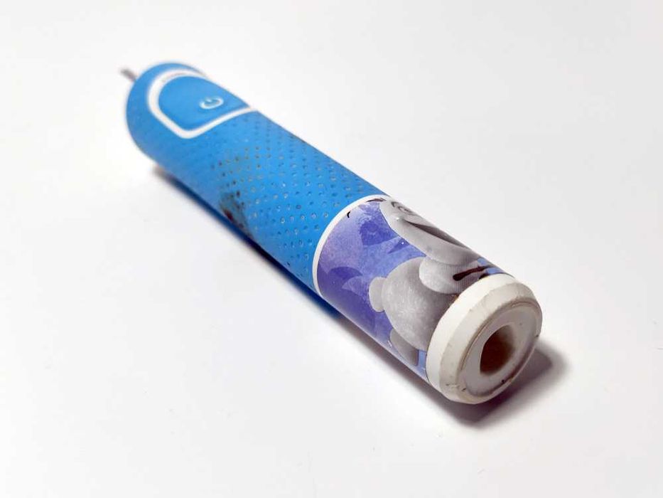 Детская электрическая зубная щетка Oral-B Kids Frozen + з\у