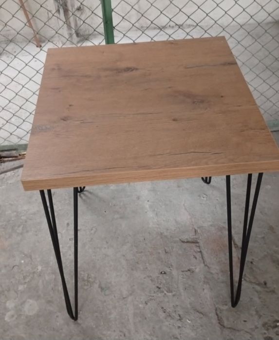 Stolik połączenie drewna i metalu