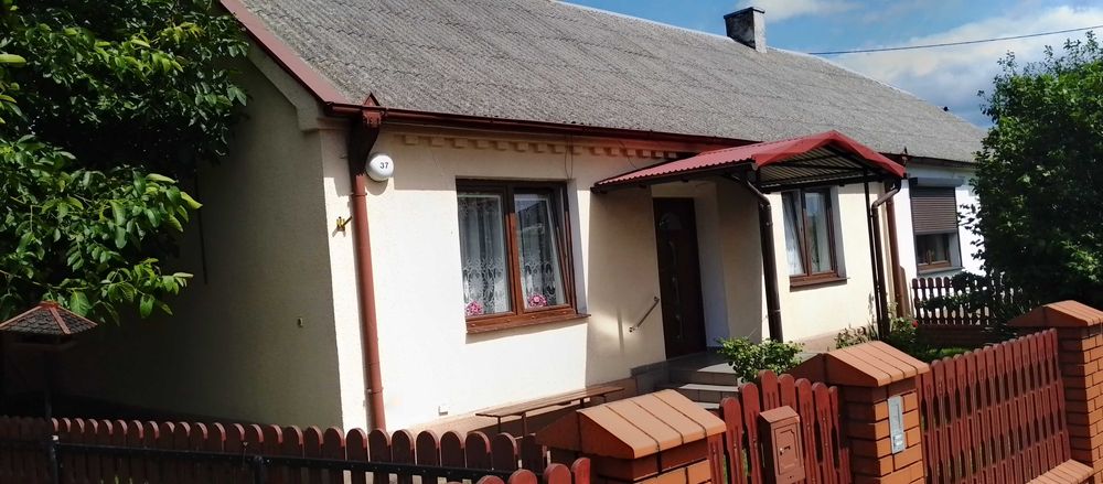 Mieszkanie z budynkami gospodarczymi