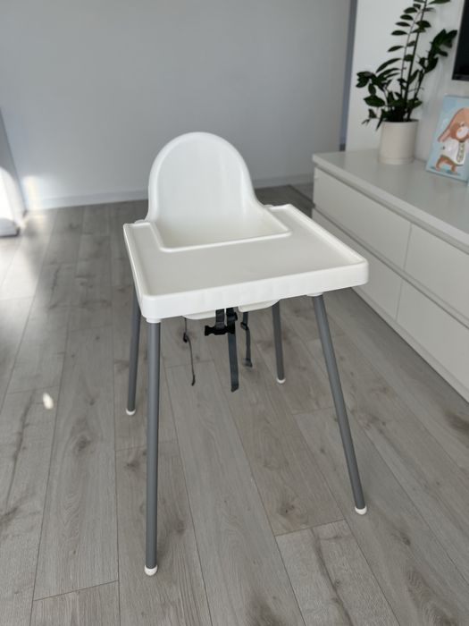 Кріселко для годування IKEA ANTILOP біле з ніжками