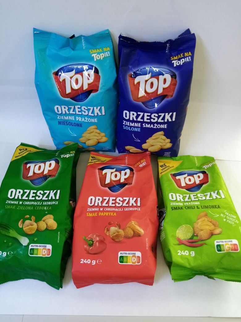 Горішки (арахіс) з різними смаками.