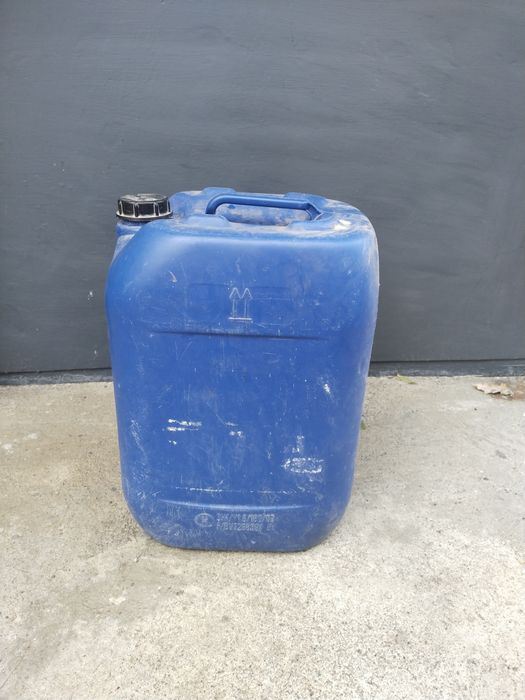 Продам каністри пластмасові