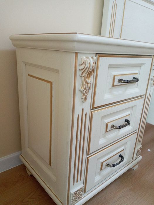 Вітрина деревяна( матеріал дуб)