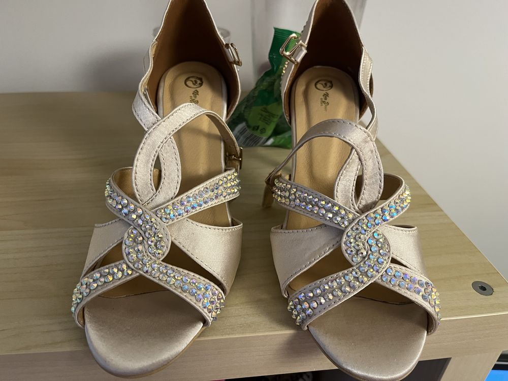 Buty skorzane taneczns ślubne satynowe kryształki Svarowskiego 36