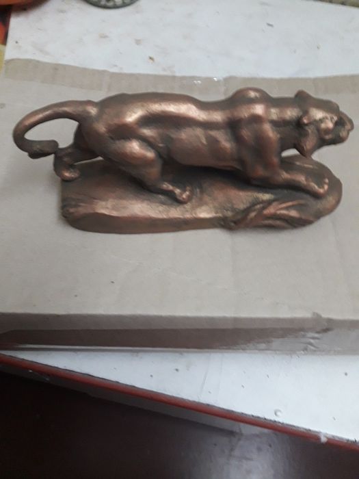 Продам фігурку лева