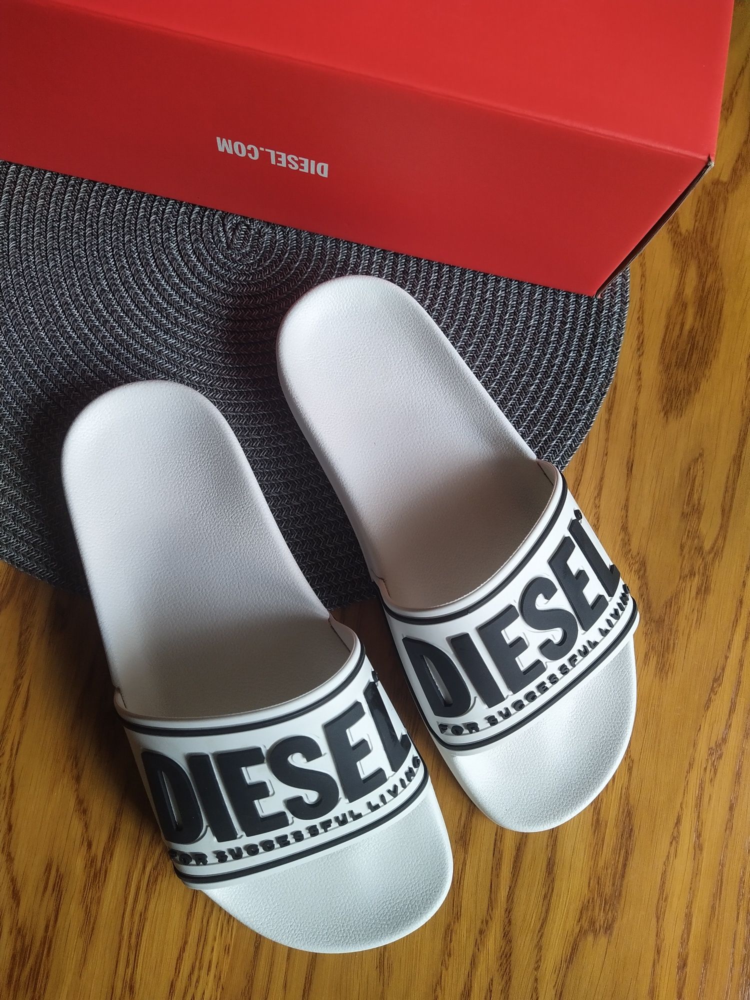 DIESEL женские белые шлёпанцы. Made in Italy. 37 размер